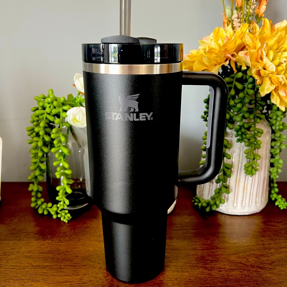BNIB Stanley 2.0 40oz - black